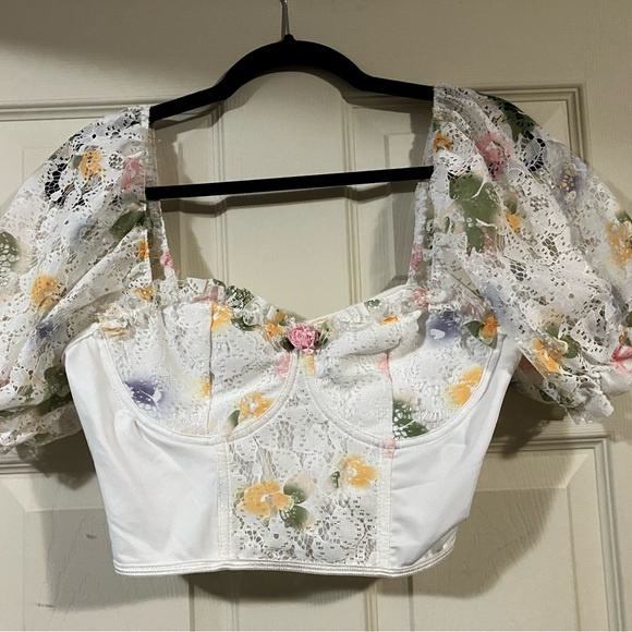 Sweet pastel flowers on a white, puffed sleeve crop top. - Picture 1 of 3